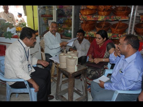 మార్కెట్‌లో తనిఖీలు: పండ్ల నమూనాల సేకరణ 