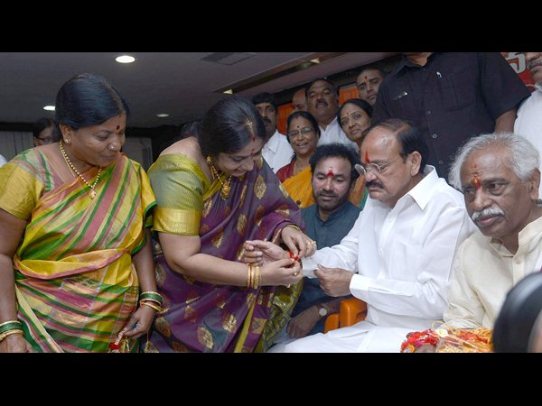 వెంకయ్యకి రాఖీ