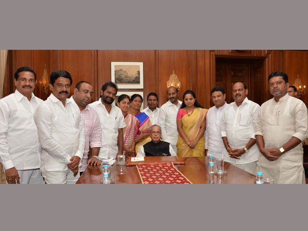 TRS MP Kavitha appeals to AP youth about Special Status and warns Chandrababu