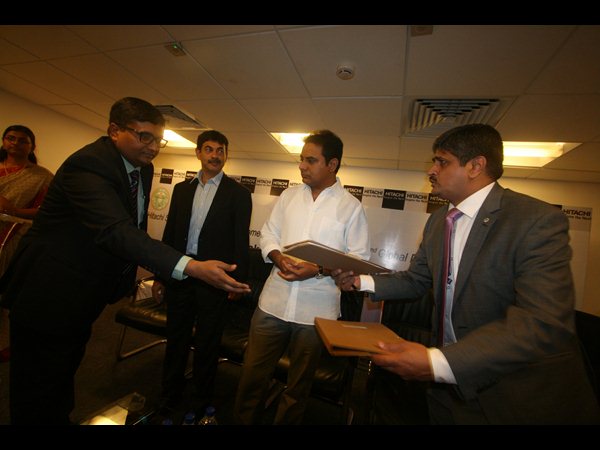  డీఎల్ఎఫ్‌లో హిటాచి, తెలంగాణలో 400 మందికి ఉపాధి: కేటీఆర్ 