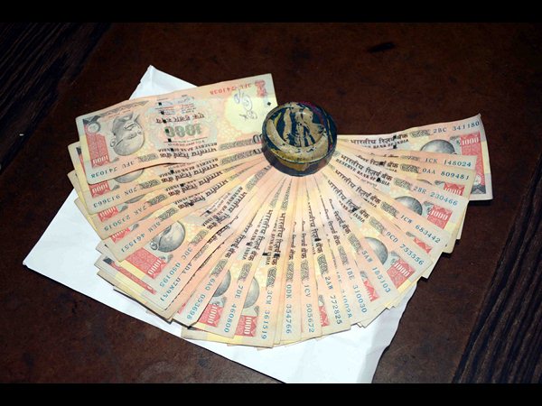 లంచం తీసుకున్న సొమ్ము