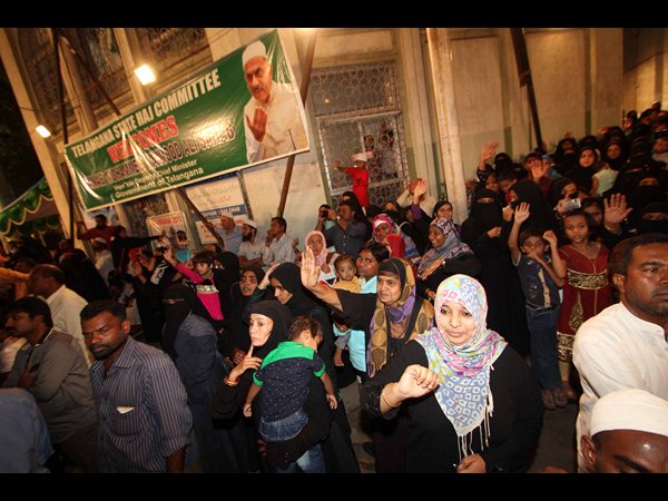 'తెలంగాణ కోసం అల్లాను ప్రార్థించండి'