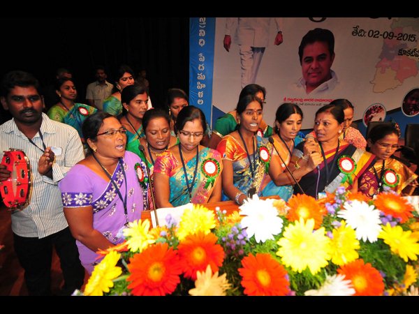 'సీఎం కేసీఆర్ మనసున్న నాయకుడు, మహిళలకు వడ్డీలేని రుణాలు'