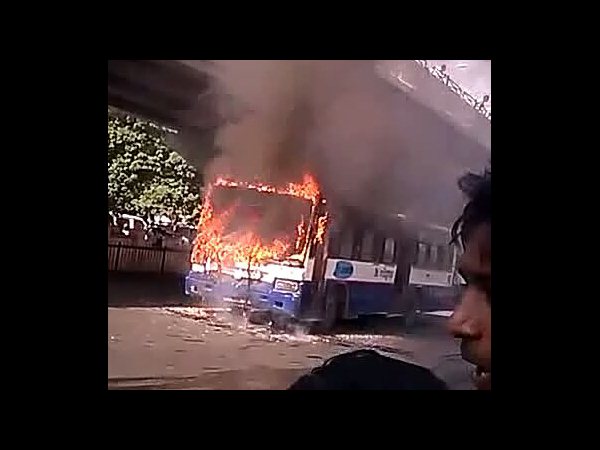  బస్సులో మంటలు