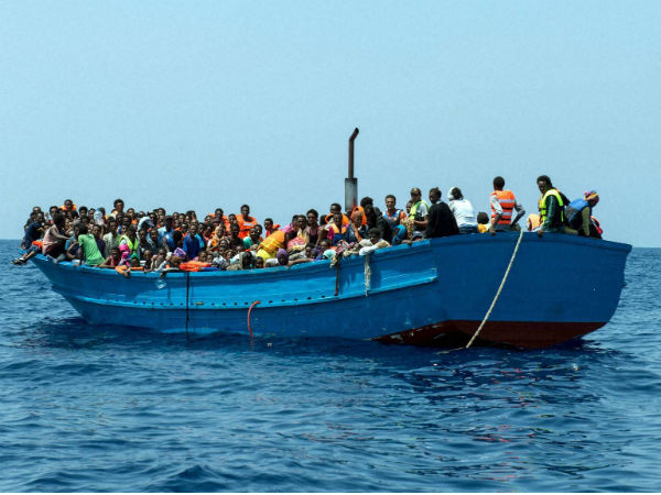 పడవల్లో తరలింపు