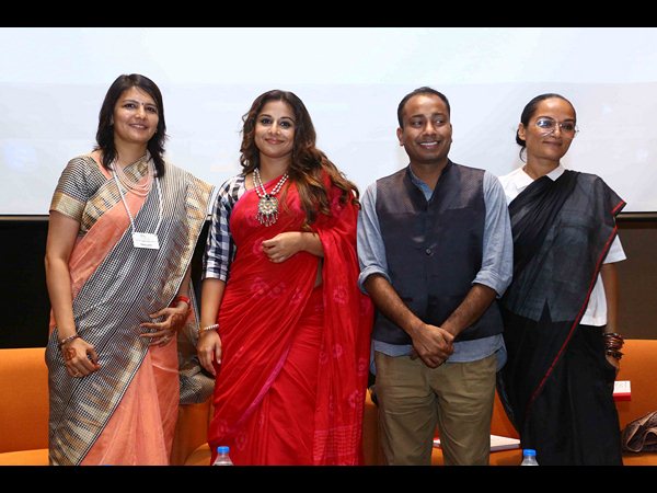  చీరలోనే అందం దాగుంది: హ్యాండ్‌లూమ్ సదస్సులో విద్యాబాలన్ 