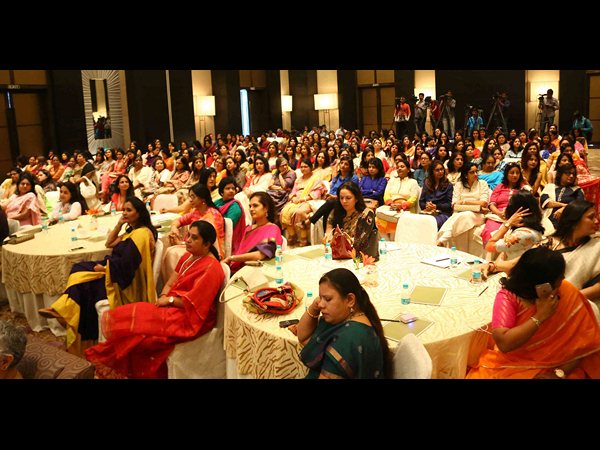  చీరలోనే అందం దాగుంది: హ్యాండ్‌లూమ్ సదస్సులో విద్యాబాలన్ 