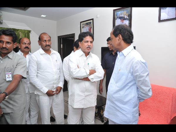 కెసిఆర్ పరామర్శ కెసిఆర్ పరామర్శ