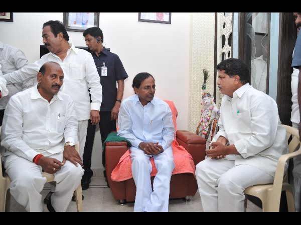 కెసిఆర్ పరామర్శ కెసిఆర్ పరామర్శ