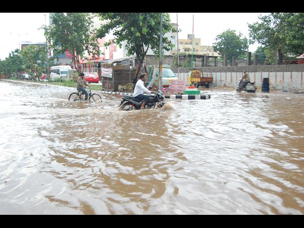 భారీ వర్షం