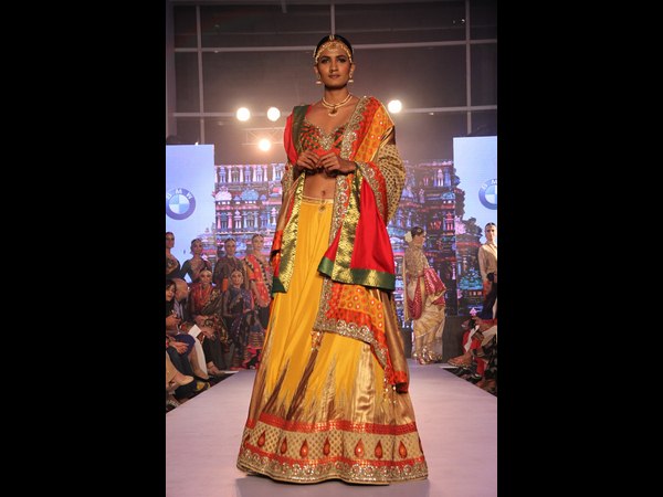 బ్రైడల్ ఫ్యాషన్‌షో