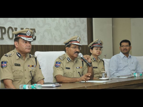  Cheating gang og Delhi nabbed