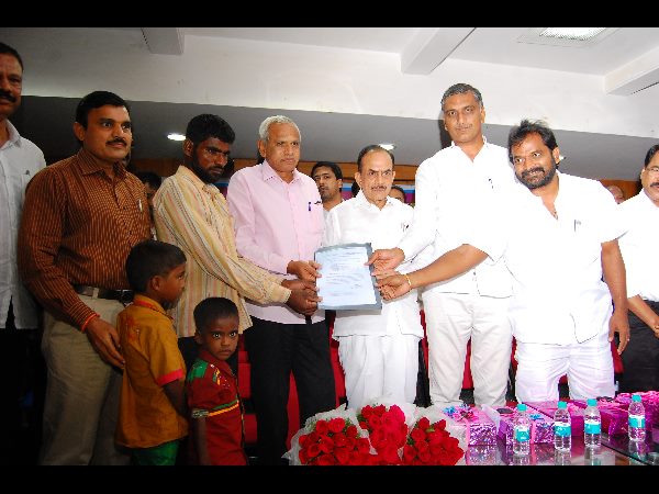 ‘షఫీ'కి సెక్యూరిటీ గార్డు ఉద్యోగం