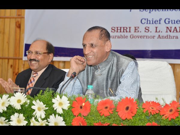 యువ ఐఏఎస్‌లకు గవర్నర్