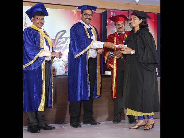 ఫ్రెషర్స్ డే వేడుకలు