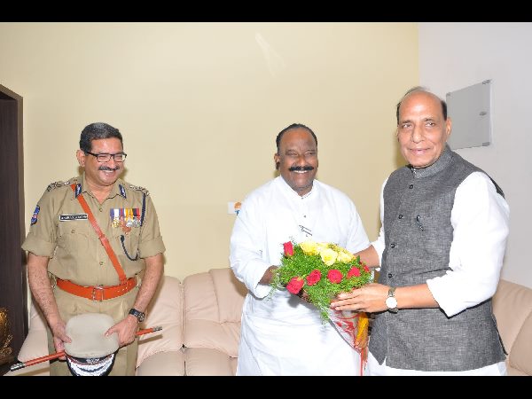రాజ్‌నాథ్‌తో నాయిని
