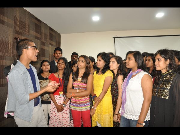 ఫ్యాషన్ డిజైనింగ్ వర్క్షాప్ ఫ్యాషన్ డిజైనింగ్ వర్క్షాప్