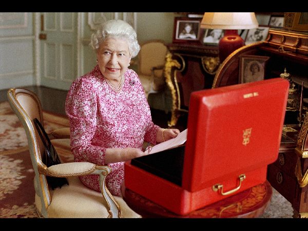  బ్రిటన్ పాలకురాలిగా చరిత్ర సృష్టించిన క్వీన్ ఎలిజిబెత్ II 
