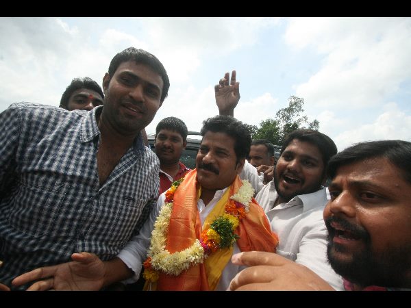 రైతు కుటుంబానికి రేవంత్ రెడ్డి పరామర్శ