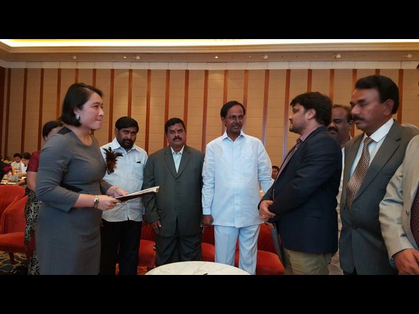 సిఐఐ మీటింగ్లో కెసిఆర్ సిఐఐ మీటింగ్లో కెసిఆర్