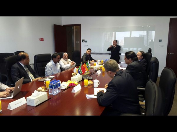 పారిశ్రామిక వేత్తలతో కెసిఆర్ పారిశ్రామిక వేత్తలతో కెసిఆర్