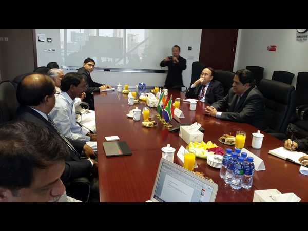 పారిశ్రామిక వేత్తలతో కెసిఆర్ పారిశ్రామిక వేత్తలతో కెసిఆర్