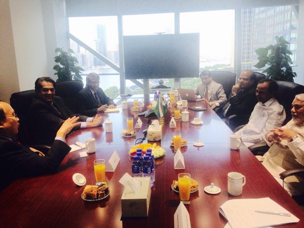 పారిశ్రామిక వేత్తలతో కెసిఆర్ పారిశ్రామిక వేత్తలతో కెసిఆర్