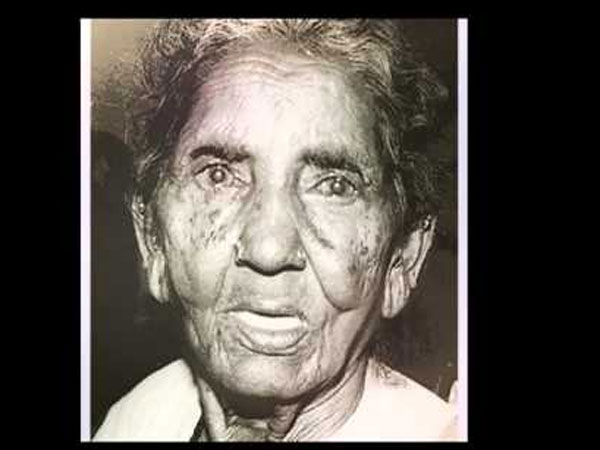 చాకలి ఐలమ్మ విగ్రహావిష్కరణ - వరంగల్లో బృందా కారత్ చాకలి ఐలమ్మ విగ్రహావిష్కరణ - వరంగల్లో బృందా కారత్