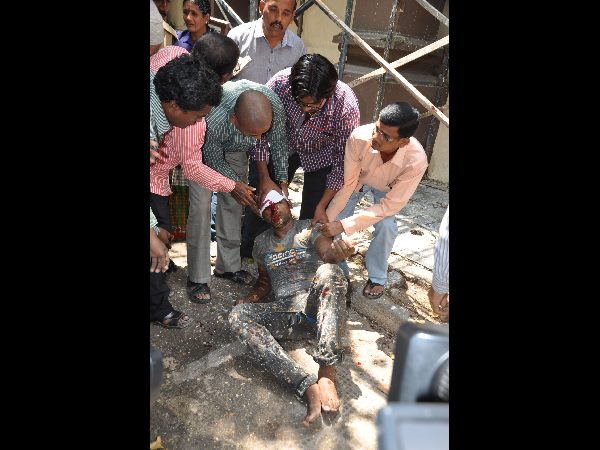  ఏపీ సెక్రటేరియట్‌లో ప్రమాదం: ఎల్ బ్లాక్‌పై నుంచి కింద పడ్డ పెయింటర్ 