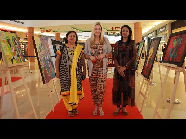  మహేష్ భార్య నమ్రత చేతుల మీదగా ఆర్ట్ వర్క్స్‌ ప్రారంభం