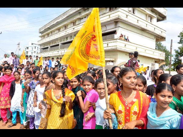  ఎన్టీఆర్ ఆదర్శం, జగన్‌‌ దొంగబ్బాయి: అక్క అంటూనే షర్మిలపై విమర్శలు చేసిన లోకేశ్ 