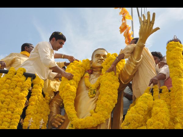  ఎన్టీఆర్ ఆదర్శం, జగన్‌‌ దొంగబ్బాయి: అక్క అంటూనే షర్మిలపై విమర్శలు చేసిన లోకేశ్ 