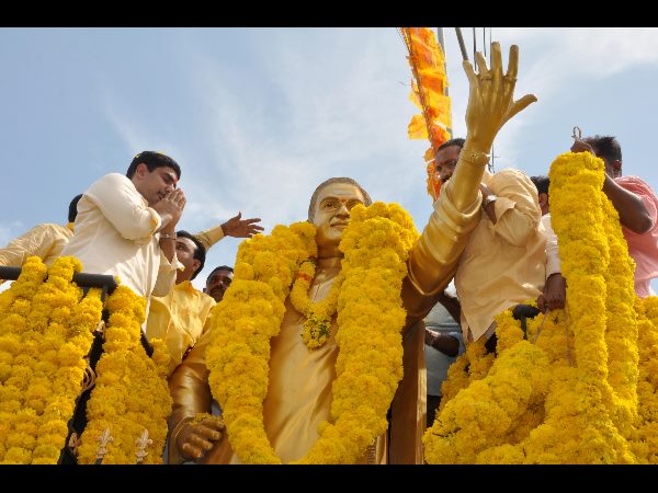  ఎన్టీఆర్ ఆదర్శం, జగన్‌‌ దొంగబ్బాయి: అక్క అంటూనే షర్మిలపై విమర్శలు చేసిన లోకేశ్ 