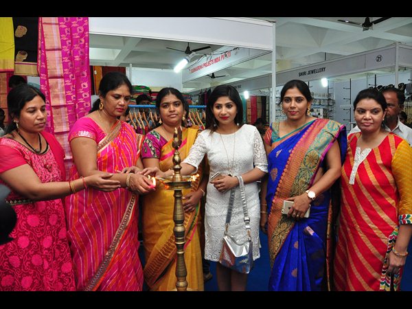 మధులగ్నదాస్ సందడి