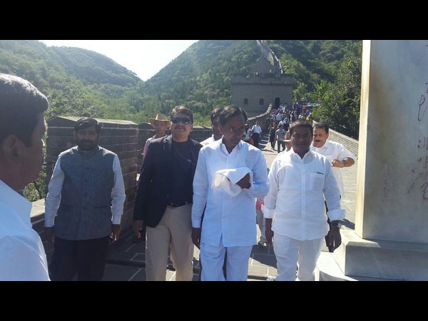 కెసిఆర్ బృందం