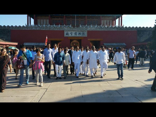 కెసిఆర్ బృందం