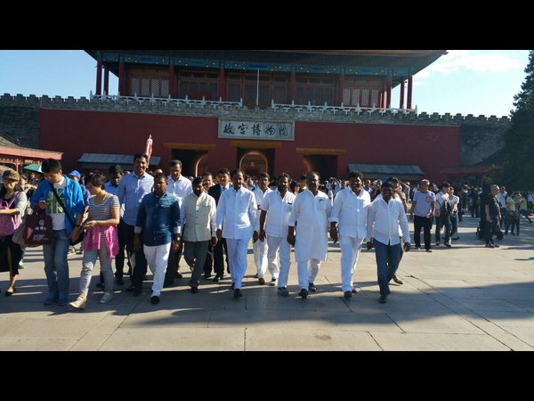 కెసిఆర్ బృందం