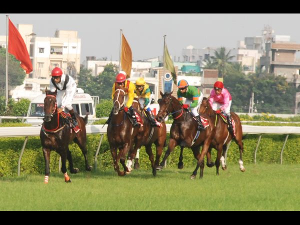  రేస్ కోర్సులో ఈటెల రాజేందర్ 