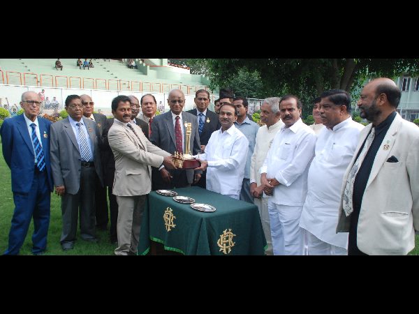  రేస్ కోర్సులో ఈటెల రాజేందర్ 