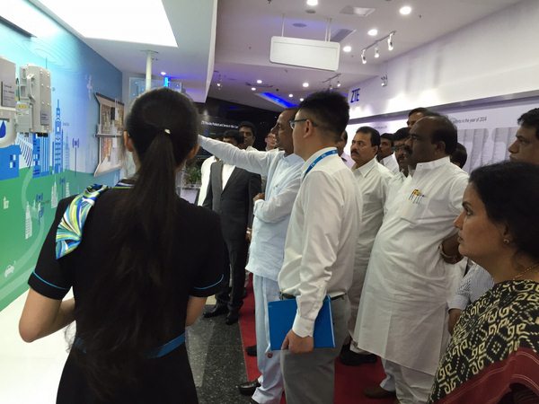  జెడ్‌టీఈ మొబైల్ కంపెనీలో సీఎం కేసీఆర్