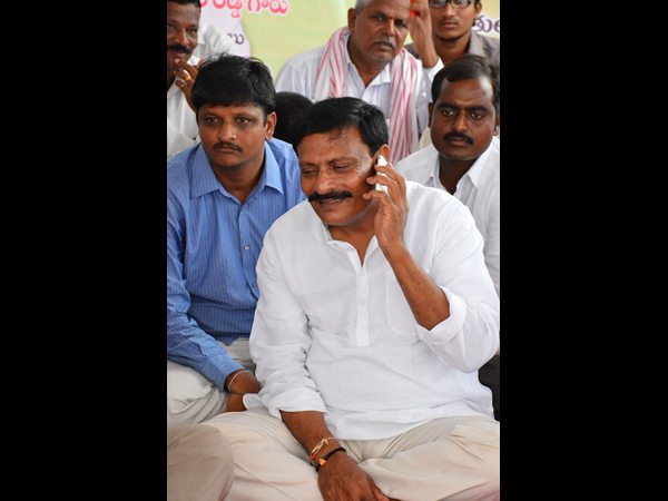 బైరెడ్డి 'బతుకు దెరువు యాత్ర' ఎందుకు: ఉద్రిక్తత