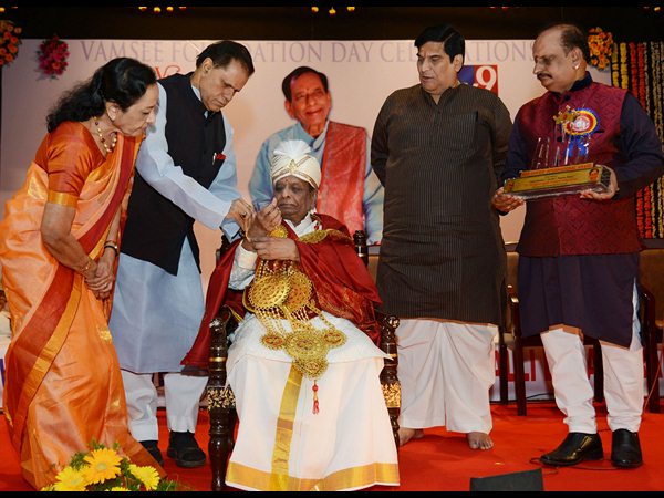  మంగళంపల్లికి అక్కినేని స్వర్ణ కంకణం