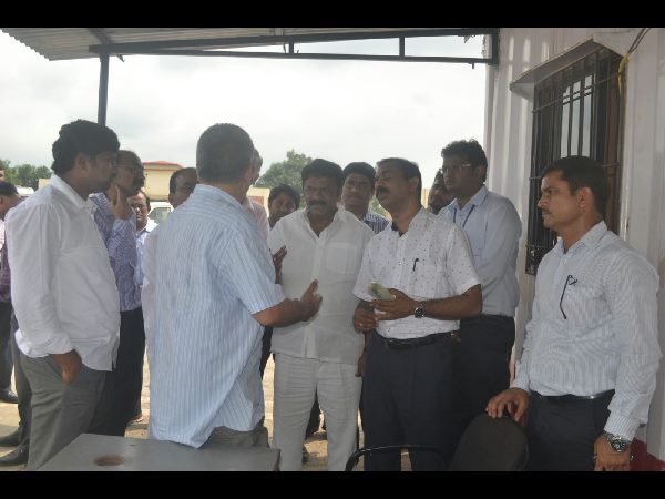 మంత్రుల పరిశీలన
