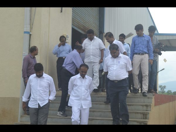 మంత్రుల పరిశీలన