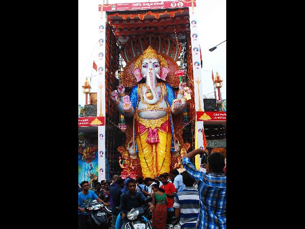 వివిధ ఆకృతుల్లో వినాయకులు