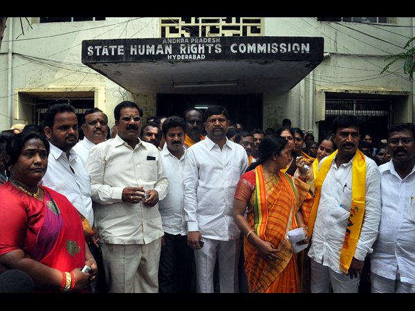 రైతుల కోసం టిడిపి ధర్నా