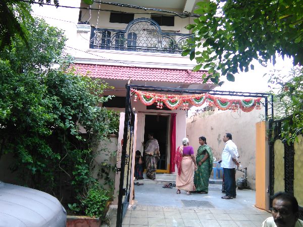  అంబర్ పేటలో దారుణ హత్య: తాడుతో గొంతు బిగించి చంపేశారు