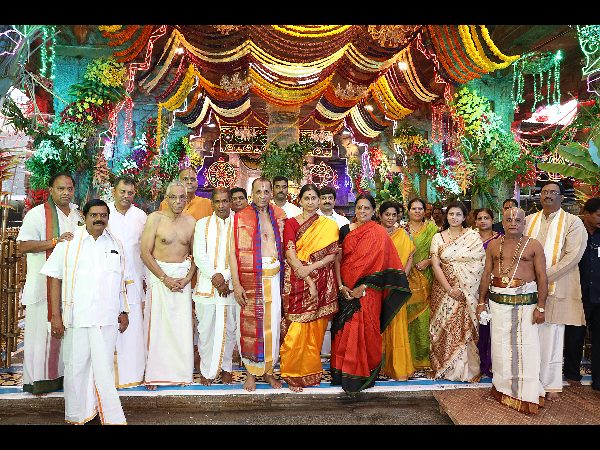 స్వామి సేవలో గవర్నర్ నరసింహాన్ దంపతులు