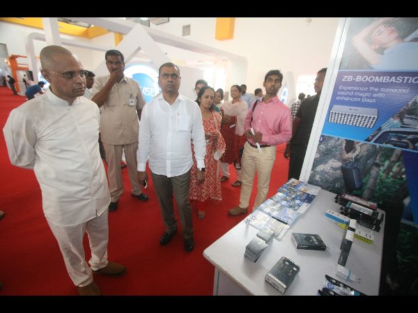 కెటిఆర్పై ప్రశంసలు కెటిఆర్పై ప్రశంసలు