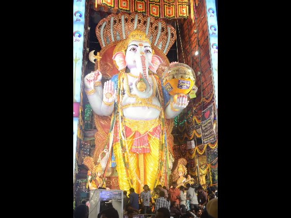 ప్రజలు సుఖసంతోషాలతో..